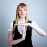 11322126-portrait-de-jeune-femme-d-39-affaires-gestes-le-temps-signe